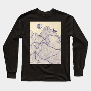 The wolf howls Long Sleeve T-Shirt